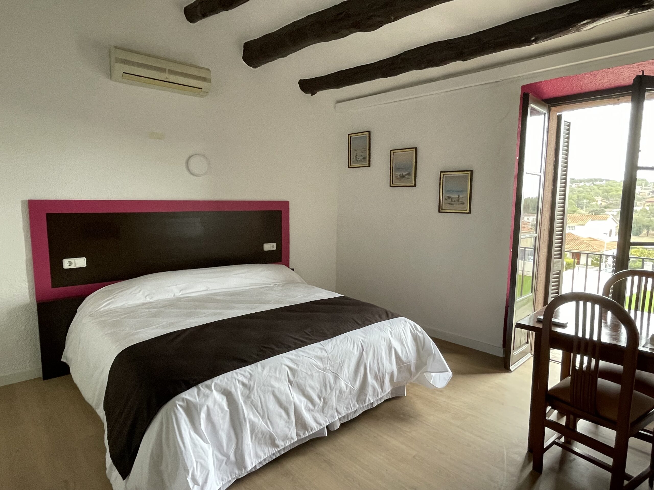 Habitación doble 06 hotel más trader cubelles España Habitación doble 06 hotel más trader cubelles España