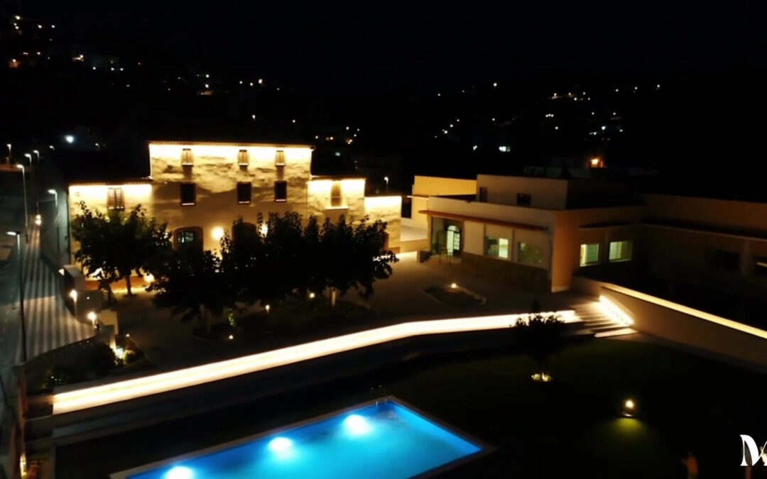 Hotel Mas Trader by night